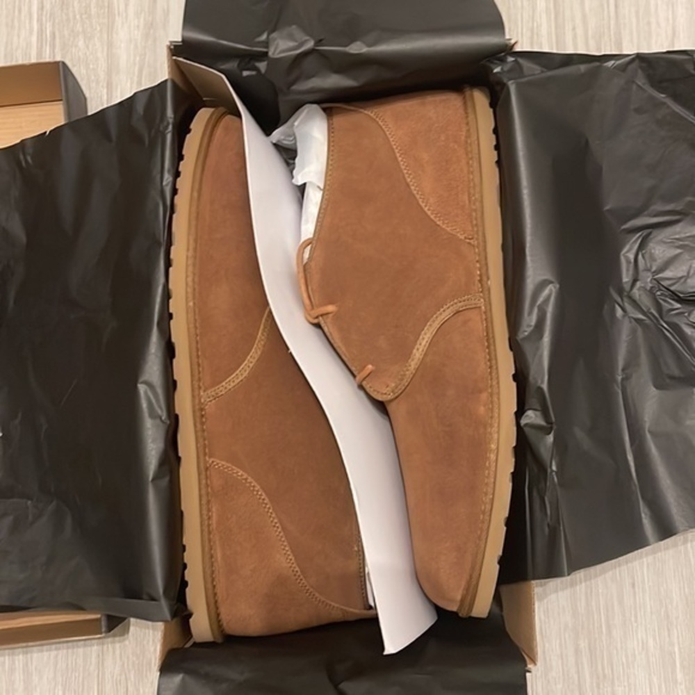 UGG Boot - Picture 3 of 10